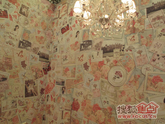 馨而樂(lè)的展位背景墻上貼著代言人吳佩慈的頭像 馨而樂(lè)的展位背景墻上貼著代言人吳佩慈的頭像